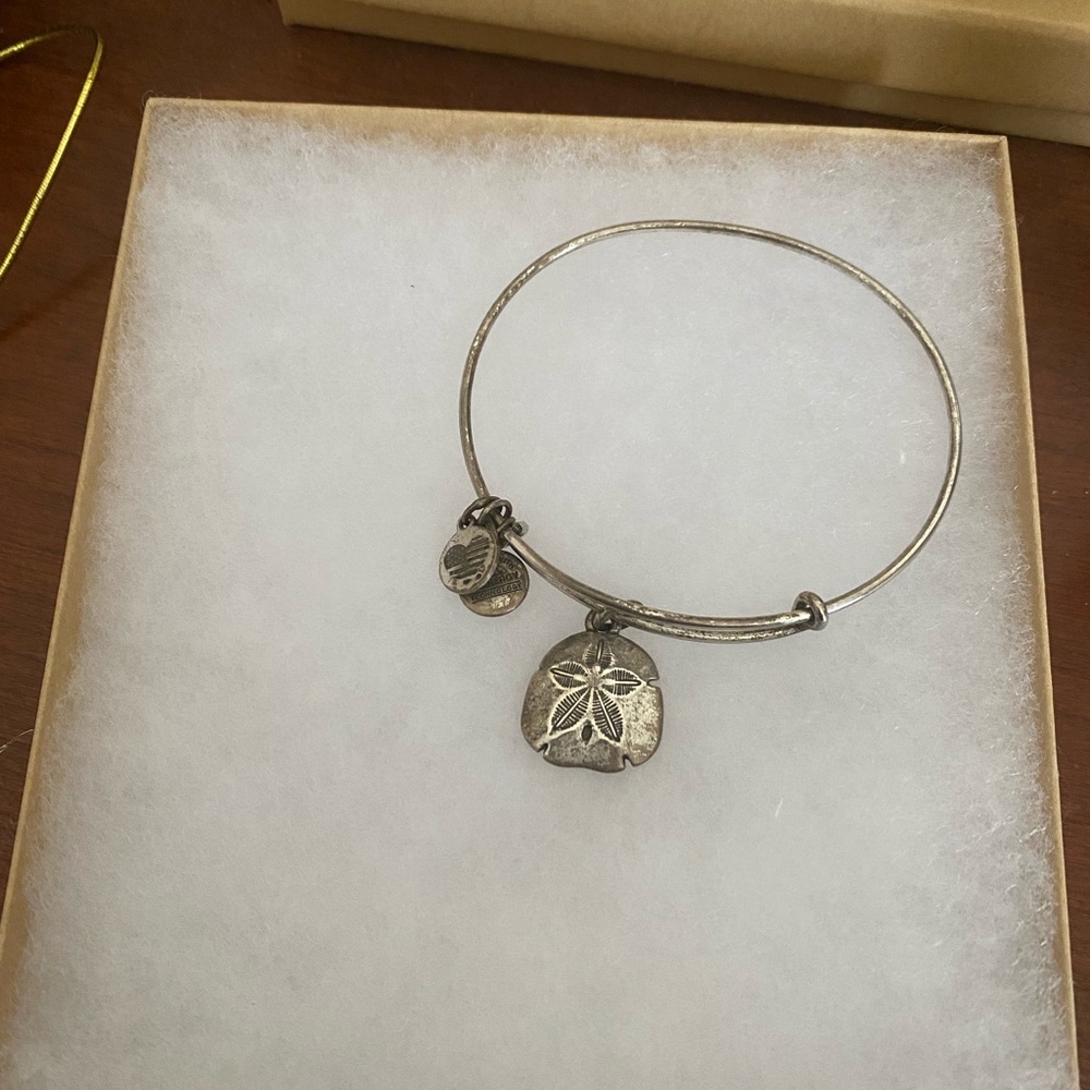 Alex and Ani Nautical sand dollar bracelet🐚